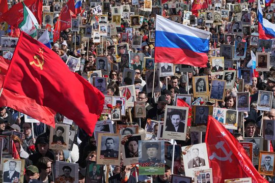 9 maiou russia parelasi